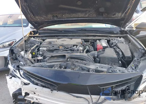 2021 Toyota Camry Le z USA, uszkodzony, nr VIN 4T1C11AK7MU553433